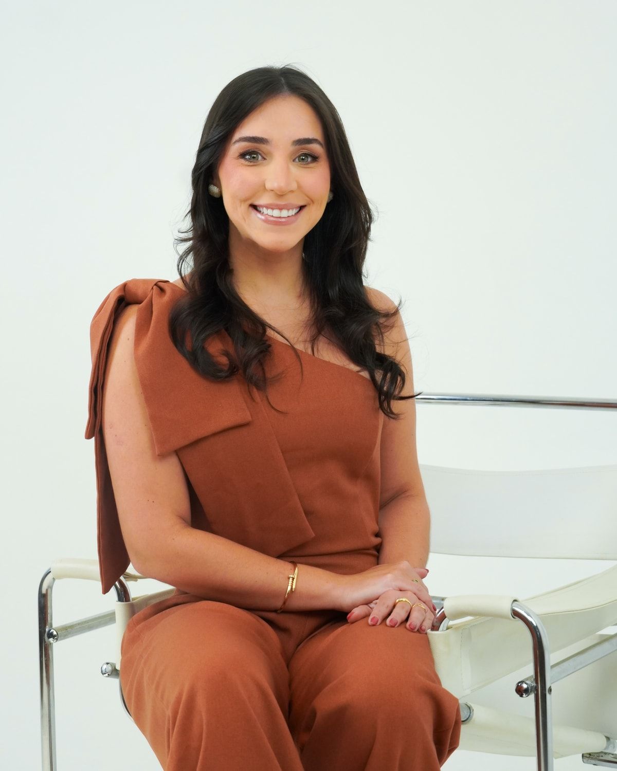 Dra. Mickaella Ribeiro, ginecologista em Maceió, no consultório