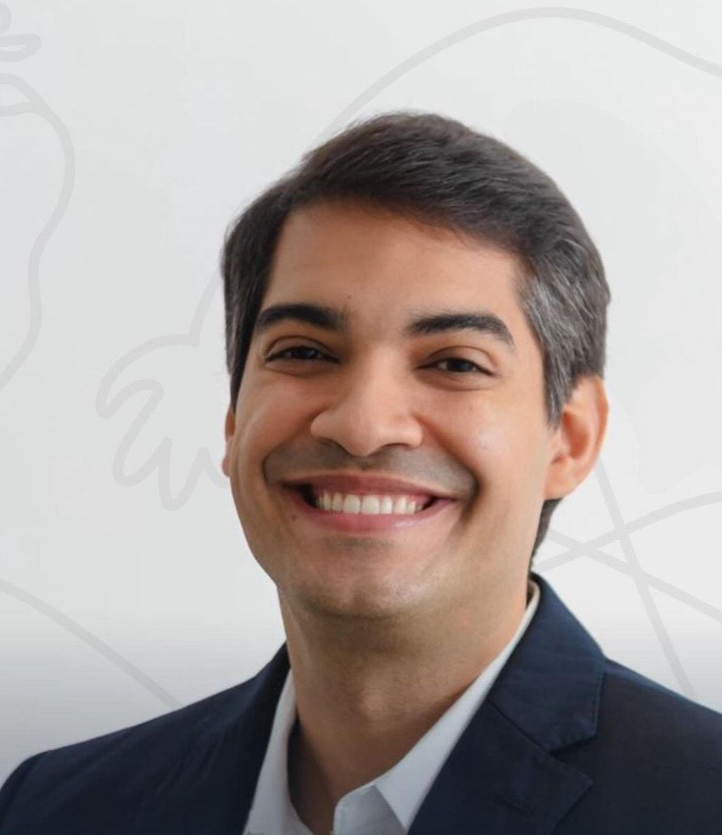 Dr. Eduardo Rios, pediatra em Fortaleza, em foto profissional