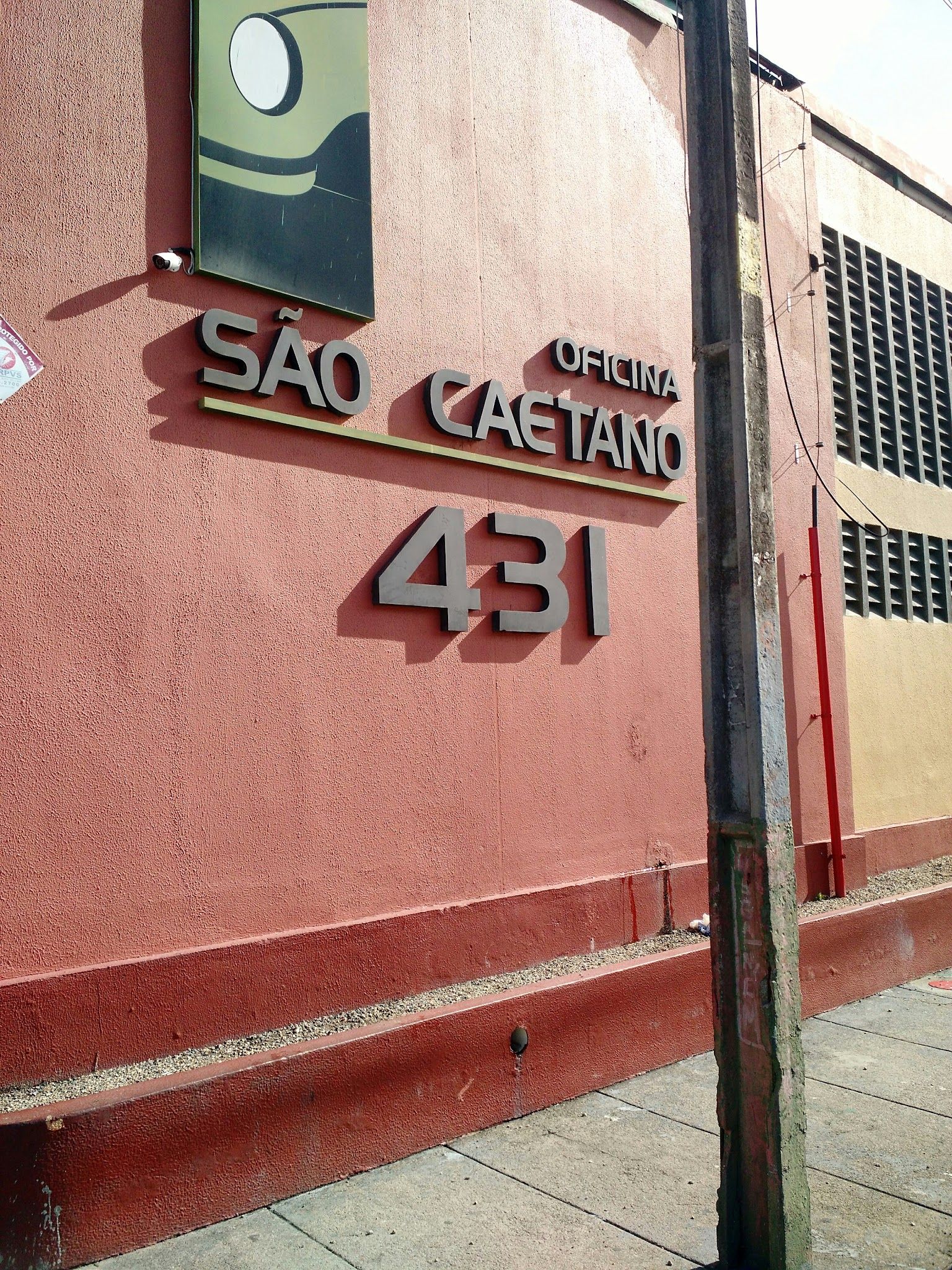 Letreiro da Oficina São Caetano, número 431, na fachada em Fortaleza