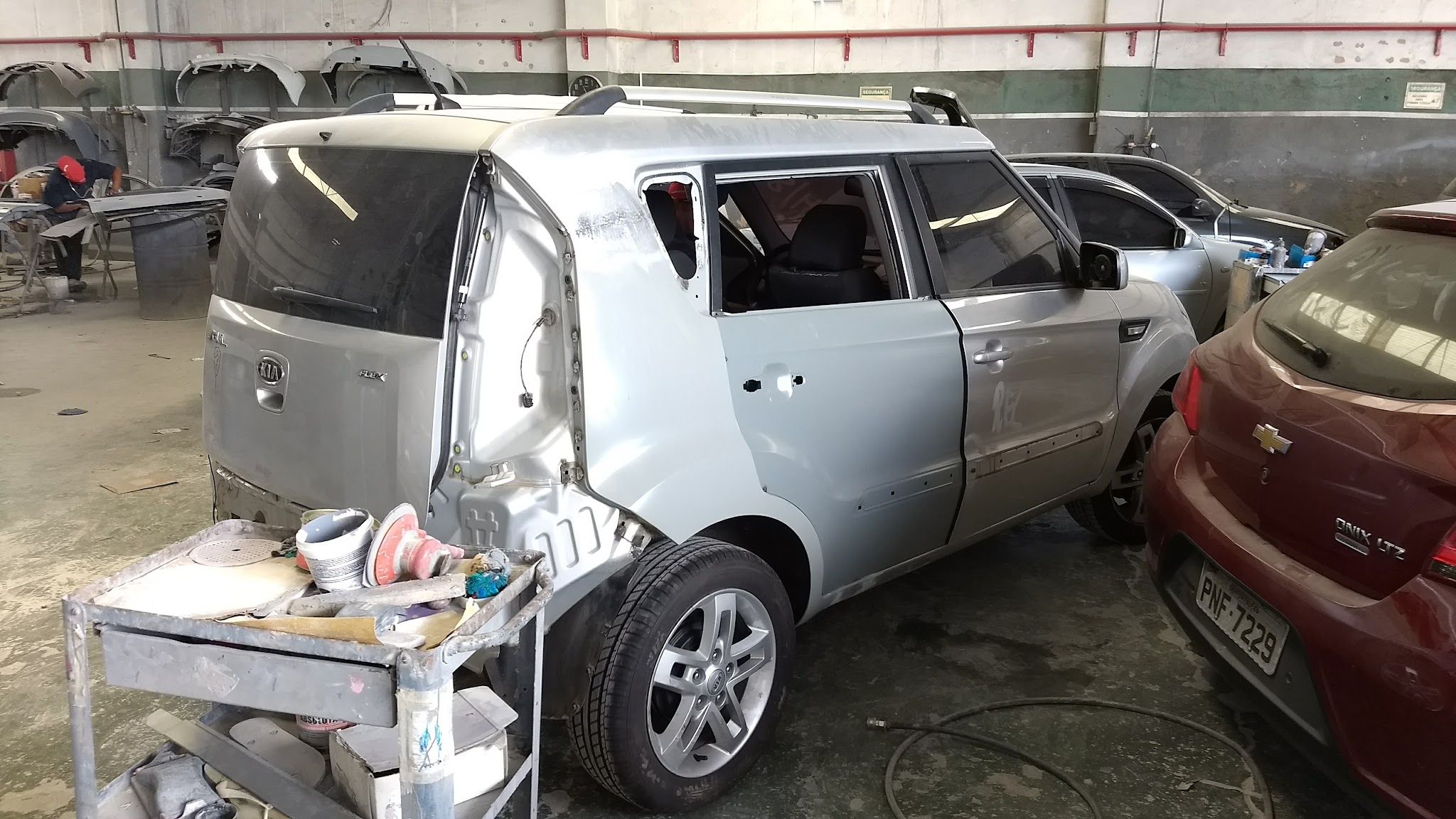 Reparo de funilaria em lateral de veículo na Oficina São Caetano